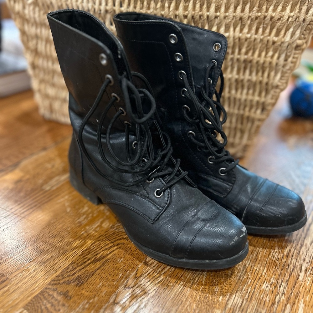 Black Lace-Up Women's Boots